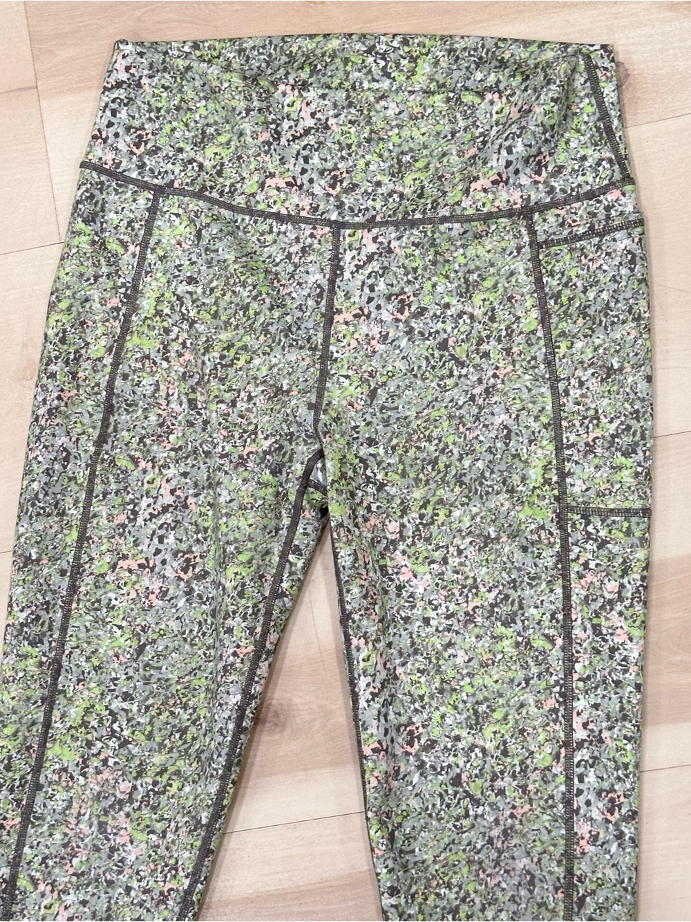 SWEATY BETTY Green Alert Pebble Print Super Sculpt 7/8 Leggings Sz XL Athletic - Picture 5 of 13